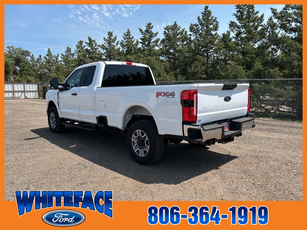 2025 Ford F-350 XLT photo 3