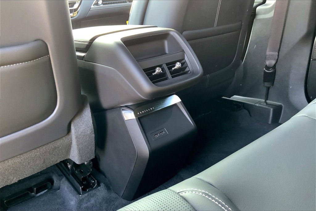 2025 Cadillac Lyriq Luxury photo 17