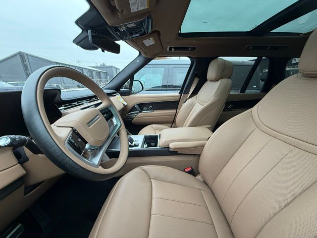 2025 Land Rover Range Rover SE photo 2