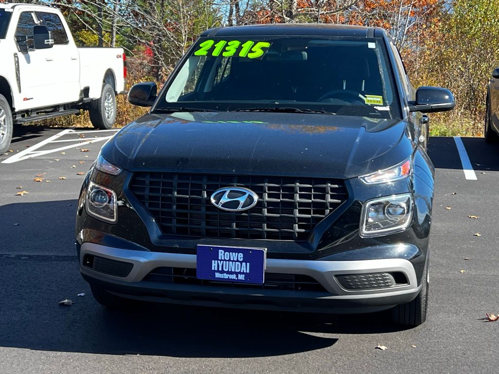 2025 Hyundai Venue SE photo 2