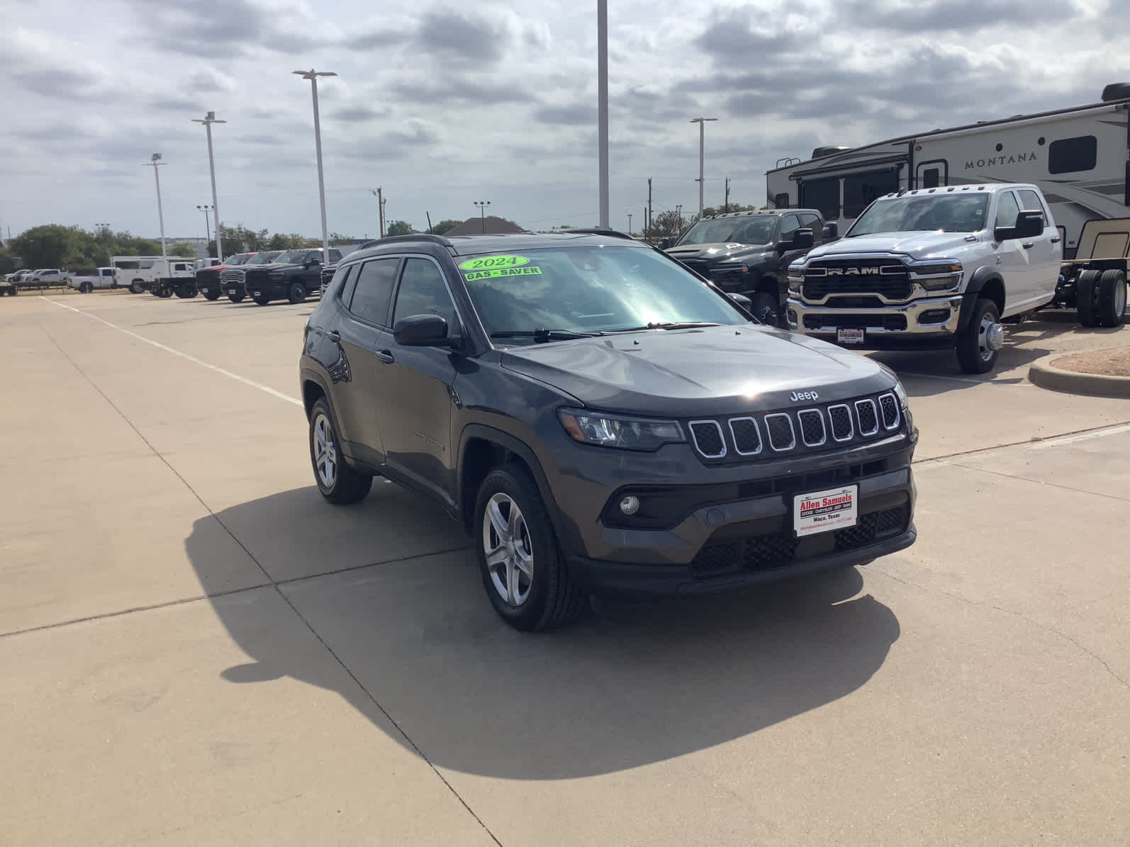 2024 Jeep Compass Latitude photo 2