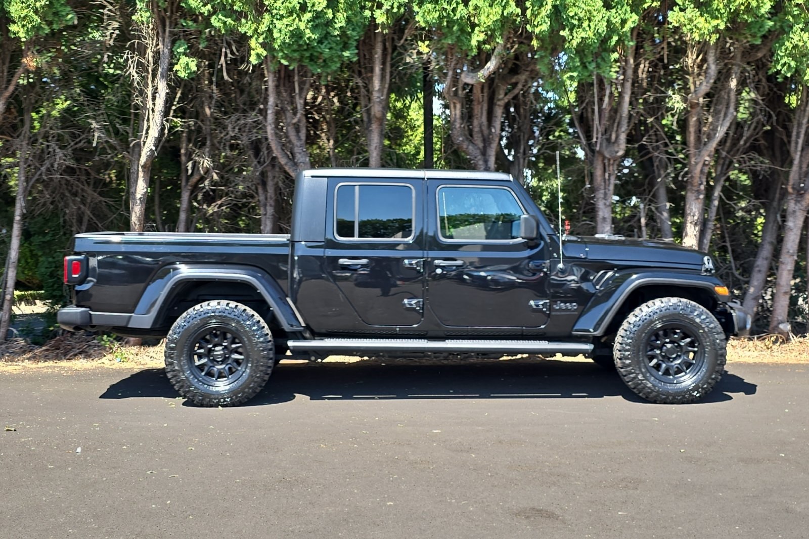 2023 Jeep Gladiator Sport photo 3