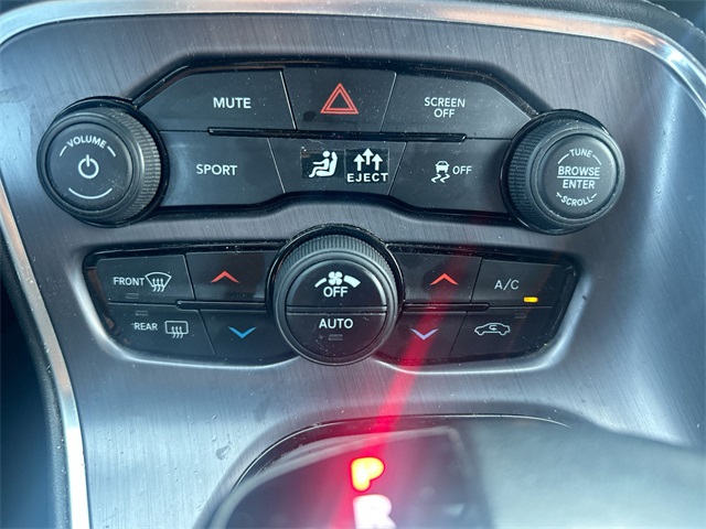 2017 Dodge Challenger SXT photo 17