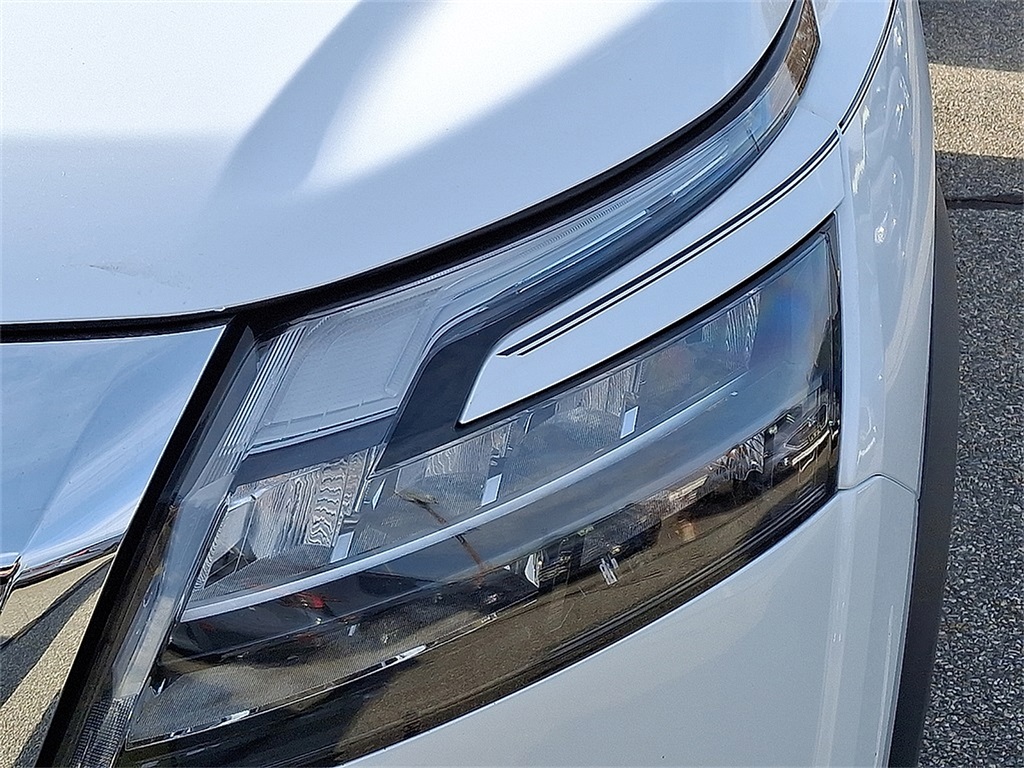 2025 Nissan Pathfinder Platinum photo 4