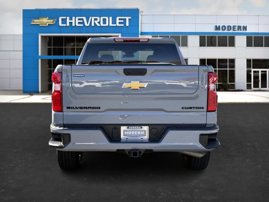 2025 Chevrolet Silverado 1500 Custom photo 4