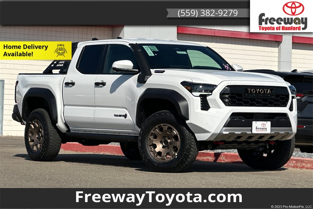 2025 Toyota Tacoma Trailhunter's photo