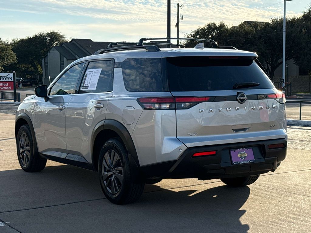 2022 Nissan Pathfinder SV photo 2