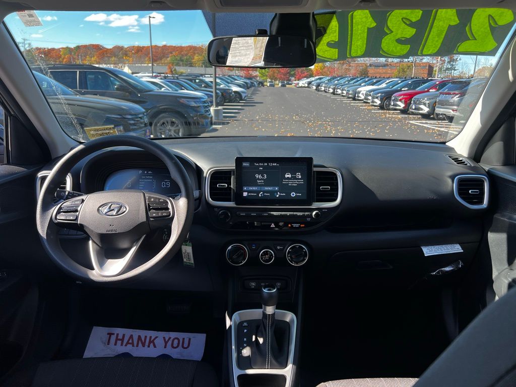 2025 Hyundai Venue SE photo 4