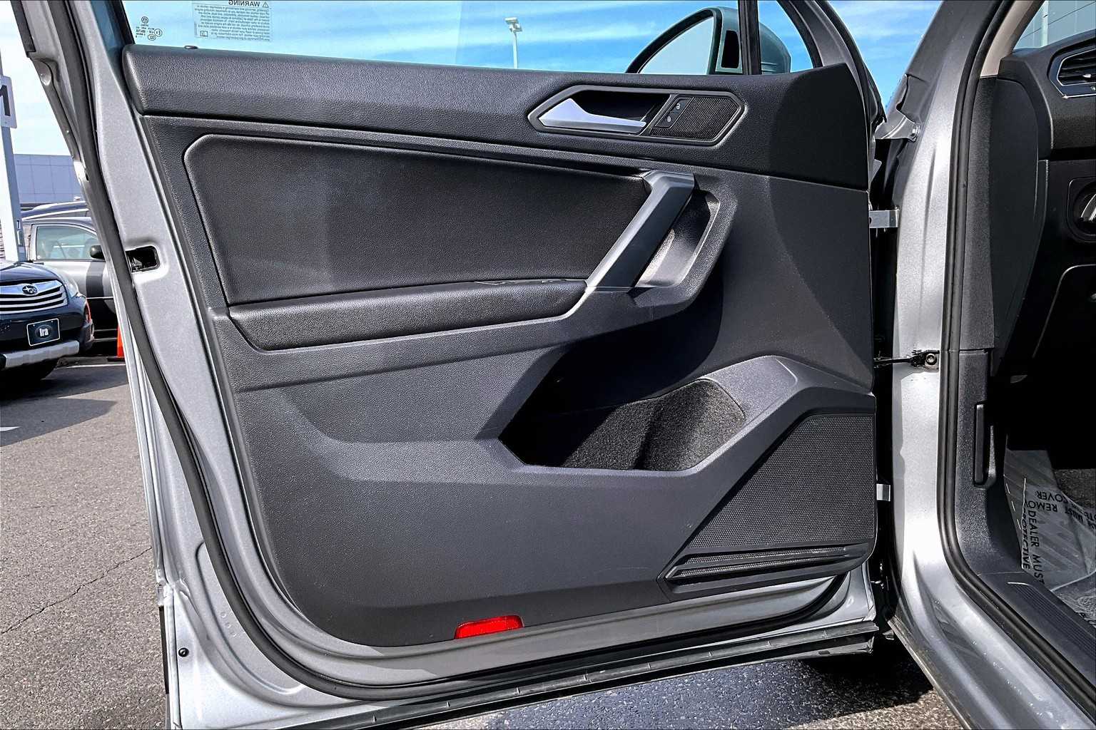 2020 Volkswagen Tiguan SE photo 20