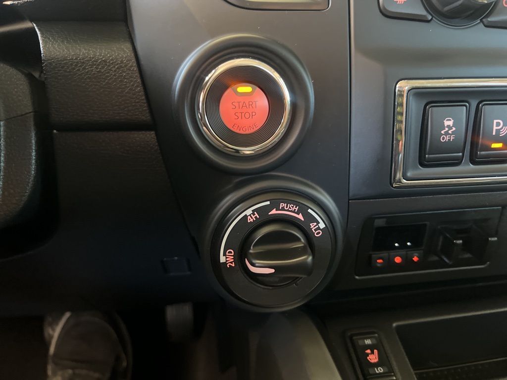 2024 Nissan Titan Crew Cab photo 46