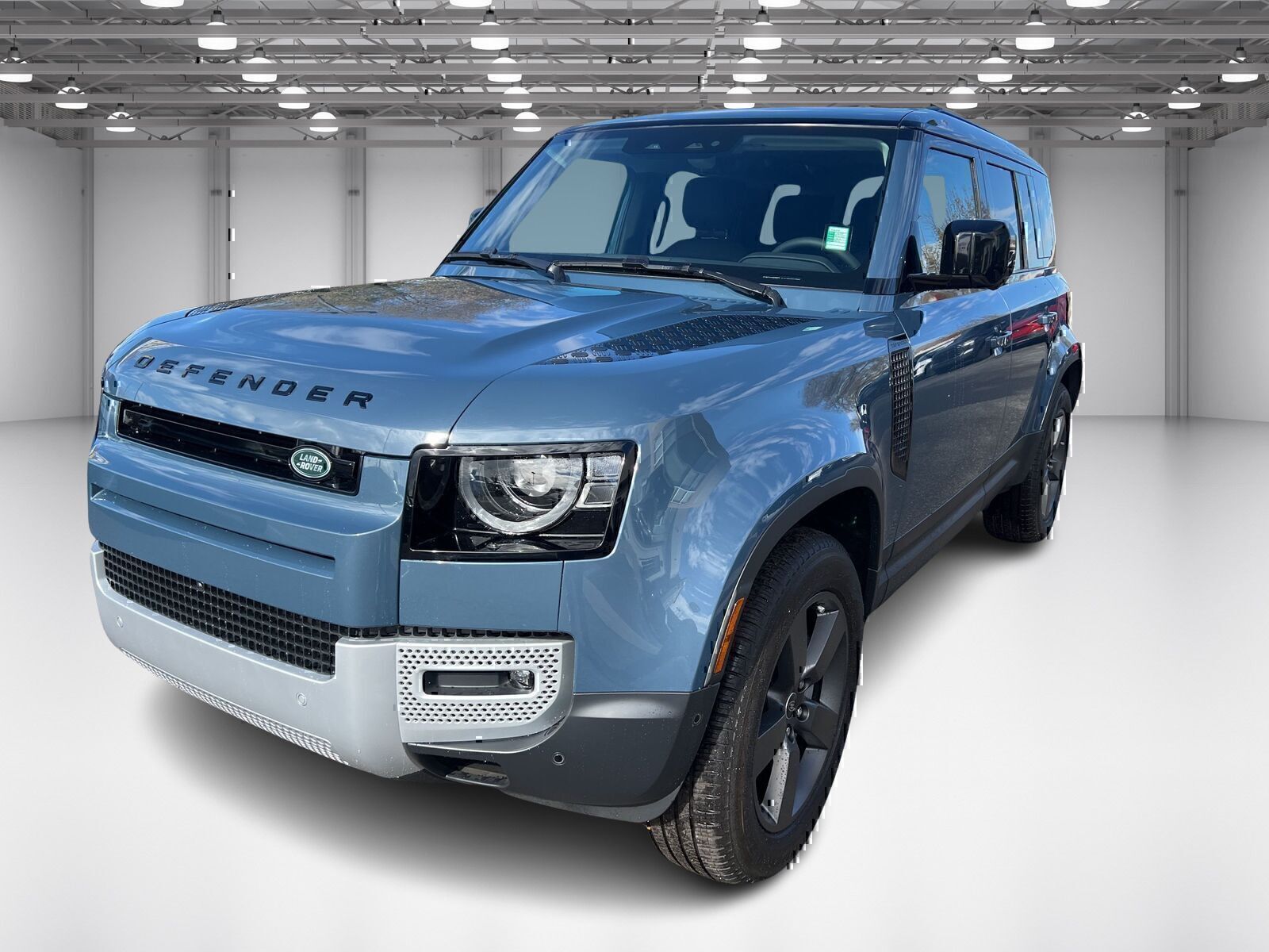 2025 Land Rover Defender S's photo