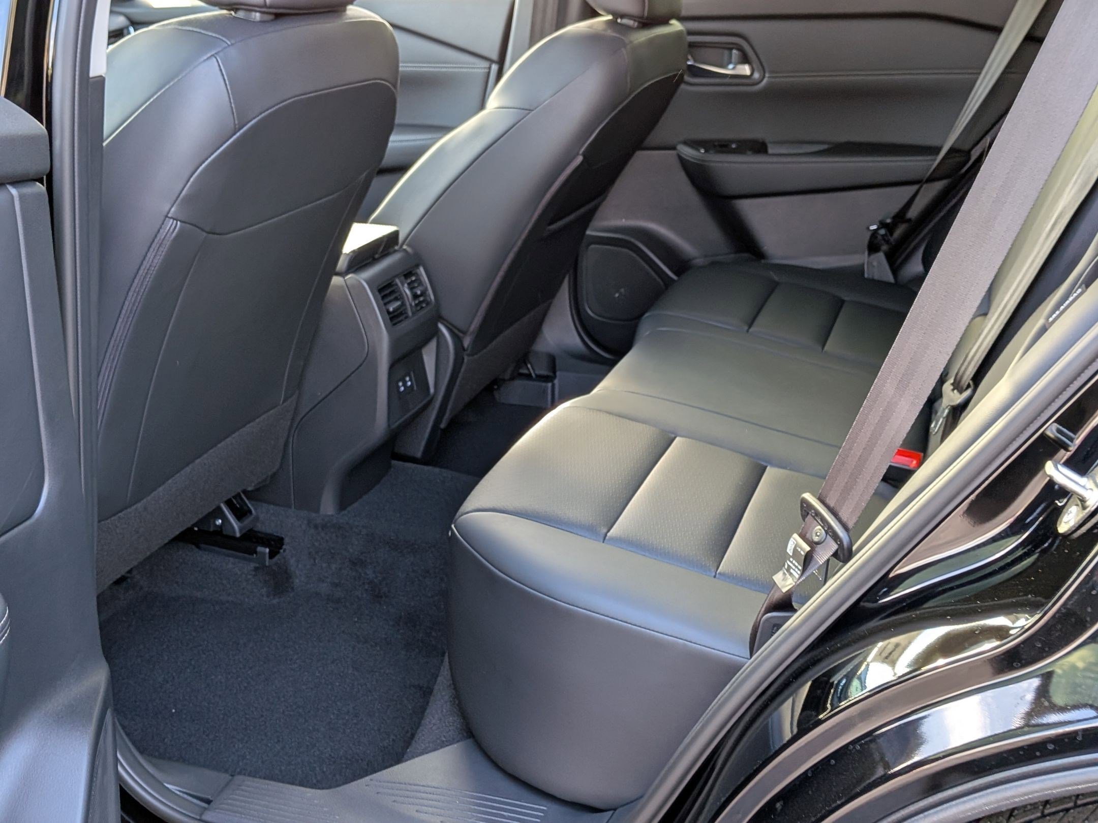 2026 Nissan Rogue SV photo 17