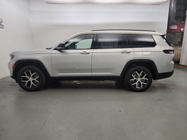 2025 Jeep Grand Cherokee Limited photo 3