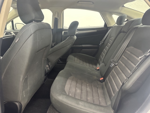 2020 Ford Fusion SE photo 16