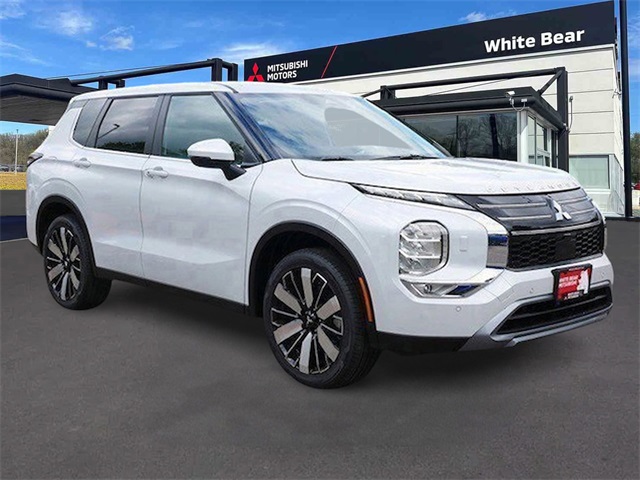 2025 Mitsubishi Outlander SE's photo