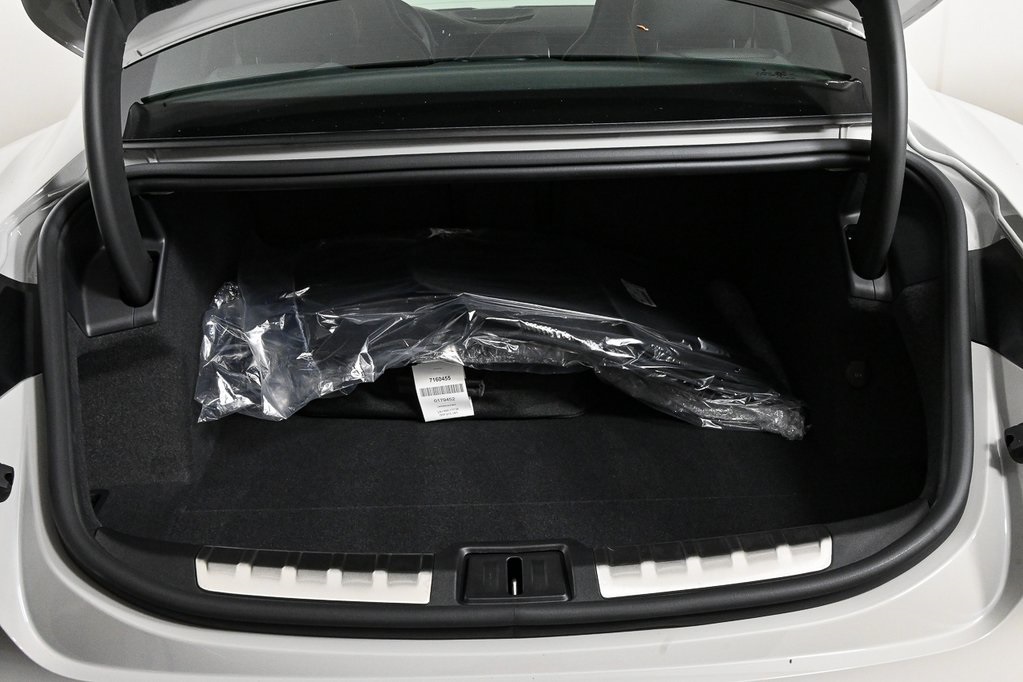 2026 Porsche Taycan 4 photo 30