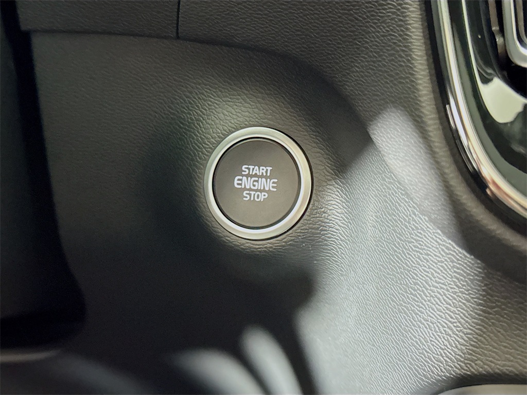 2025 Volvo XC40 Core photo 32