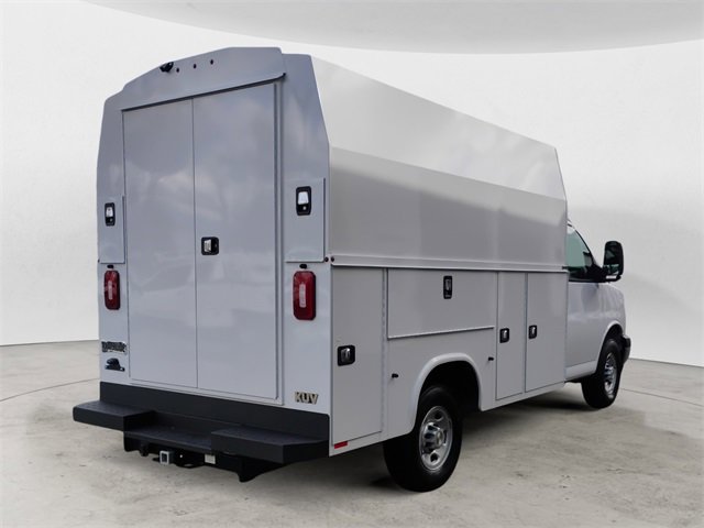 2024 Chevrolet Express Cutaway 3500 photo 3