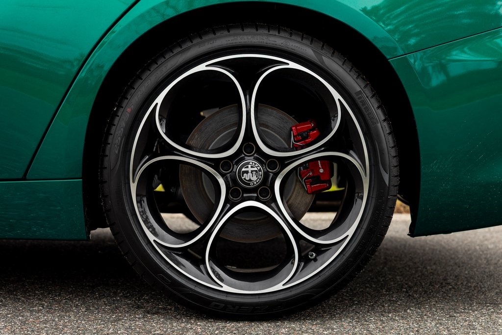 2025 Alfa Romeo Giulia Base photo 15