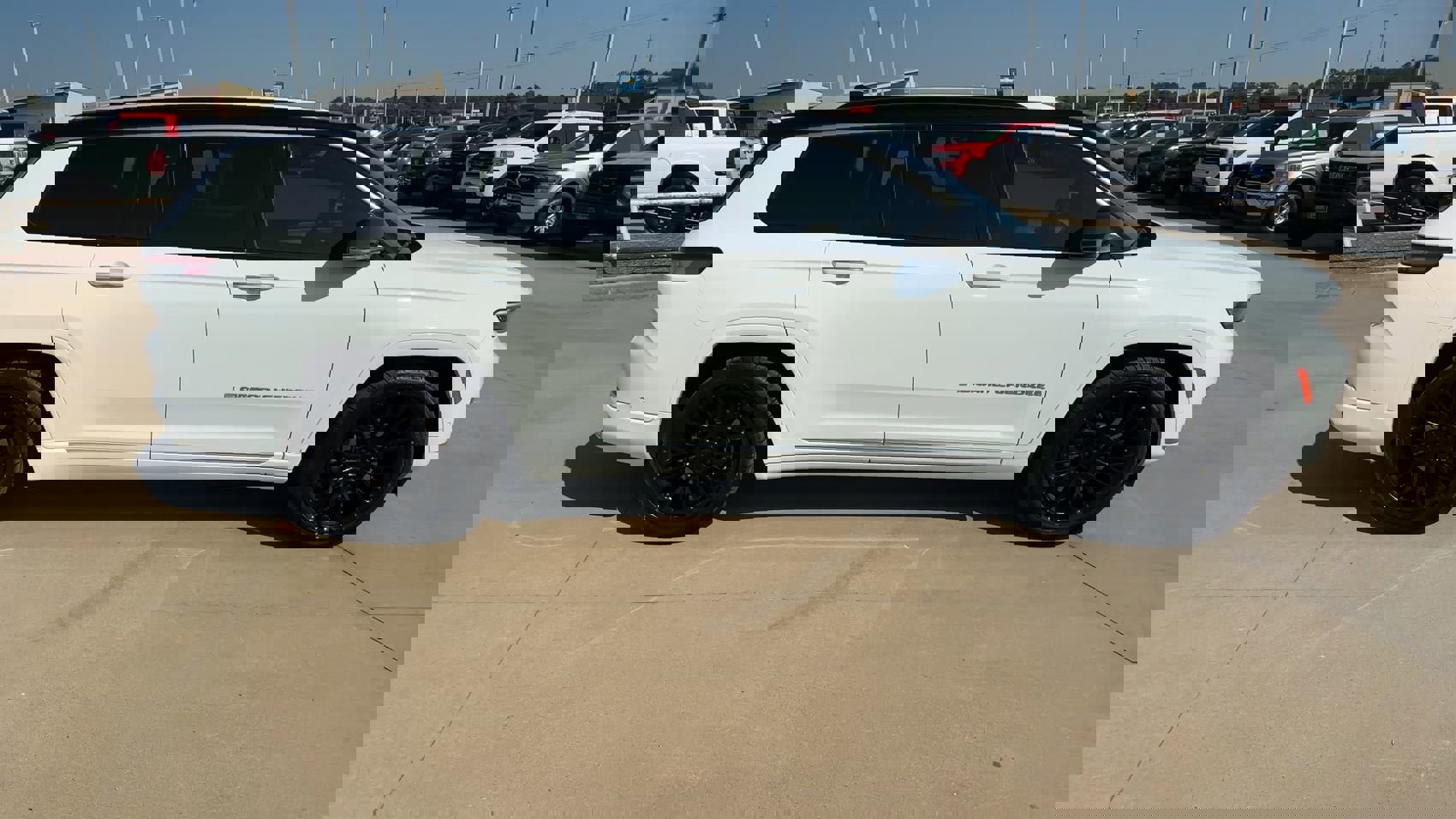 2021 Jeep Grand Cherokee L Summit Reserve photo 2