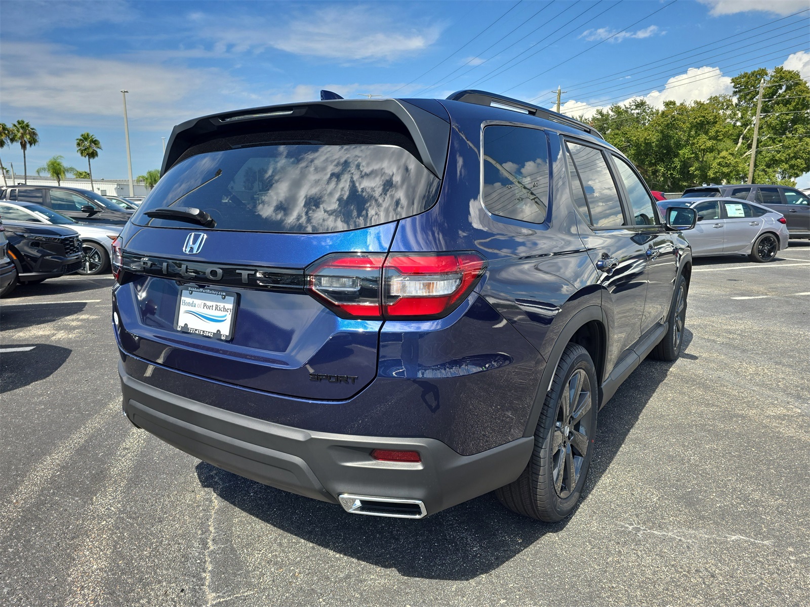 2025 Honda Pilot Sport photo 2