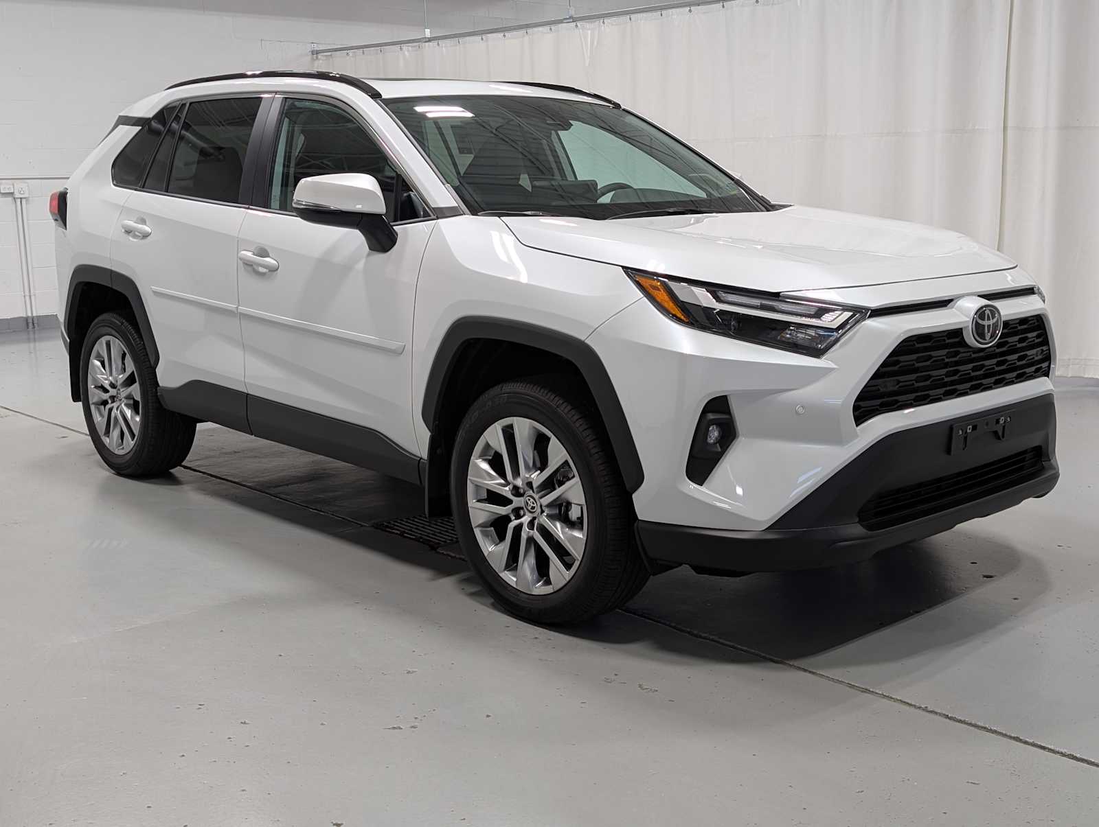 2025 Toyota RAV4 XLE Premium photo 4