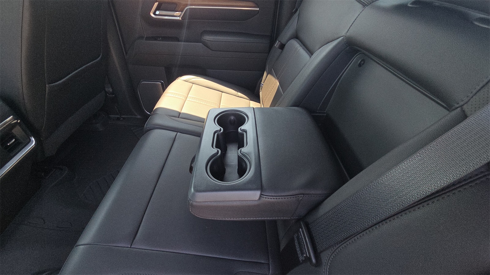2022 Chevrolet Silverado 1500 High Country photo 21