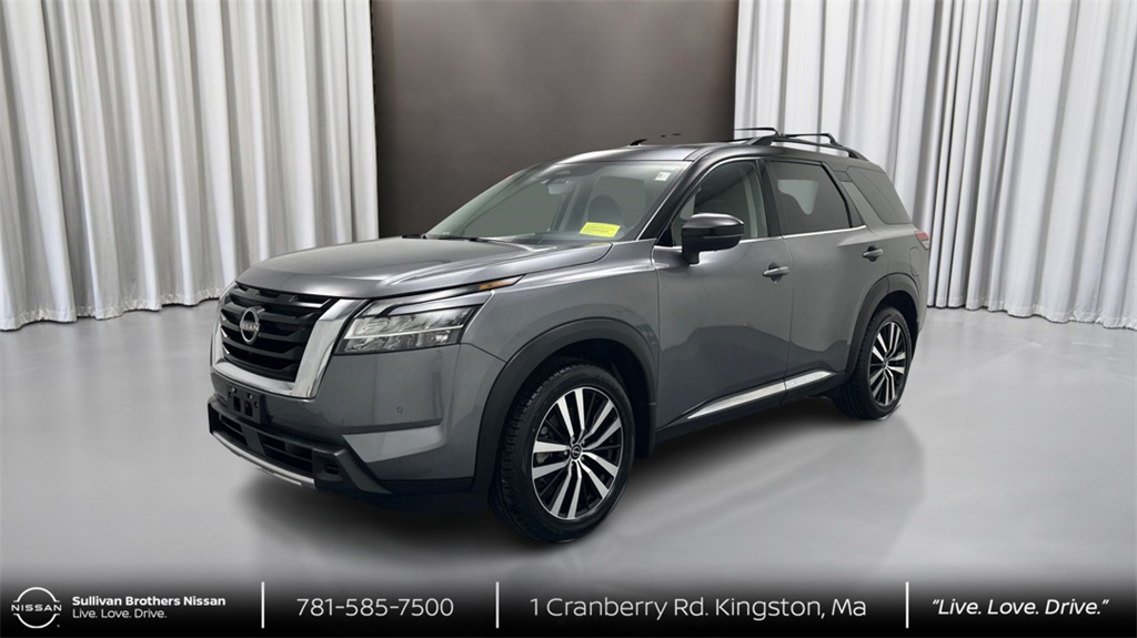 2024 Nissan Pathfinder Platinum's photo