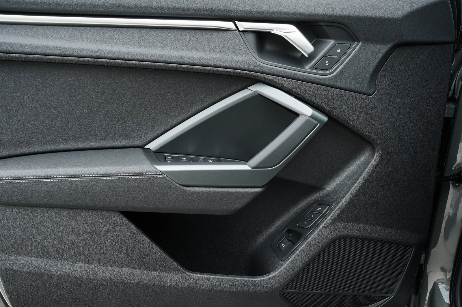 2025 Audi Q3 S line Premium photo 6