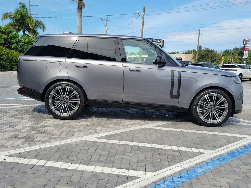 2025 Land Rover Range Rover SE photo 6