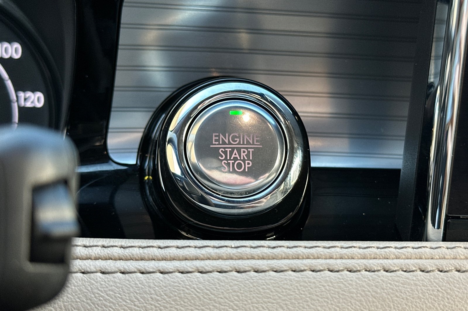 2022 Lincoln Corsair Standard photo 21
