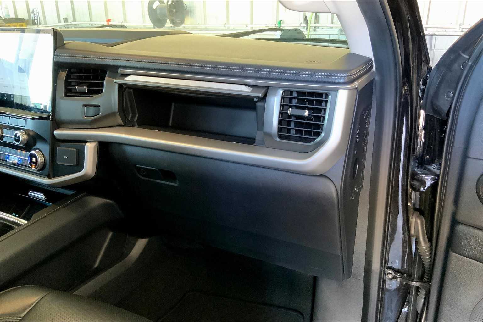2024 Ford Expedition MAX XLT photo 15