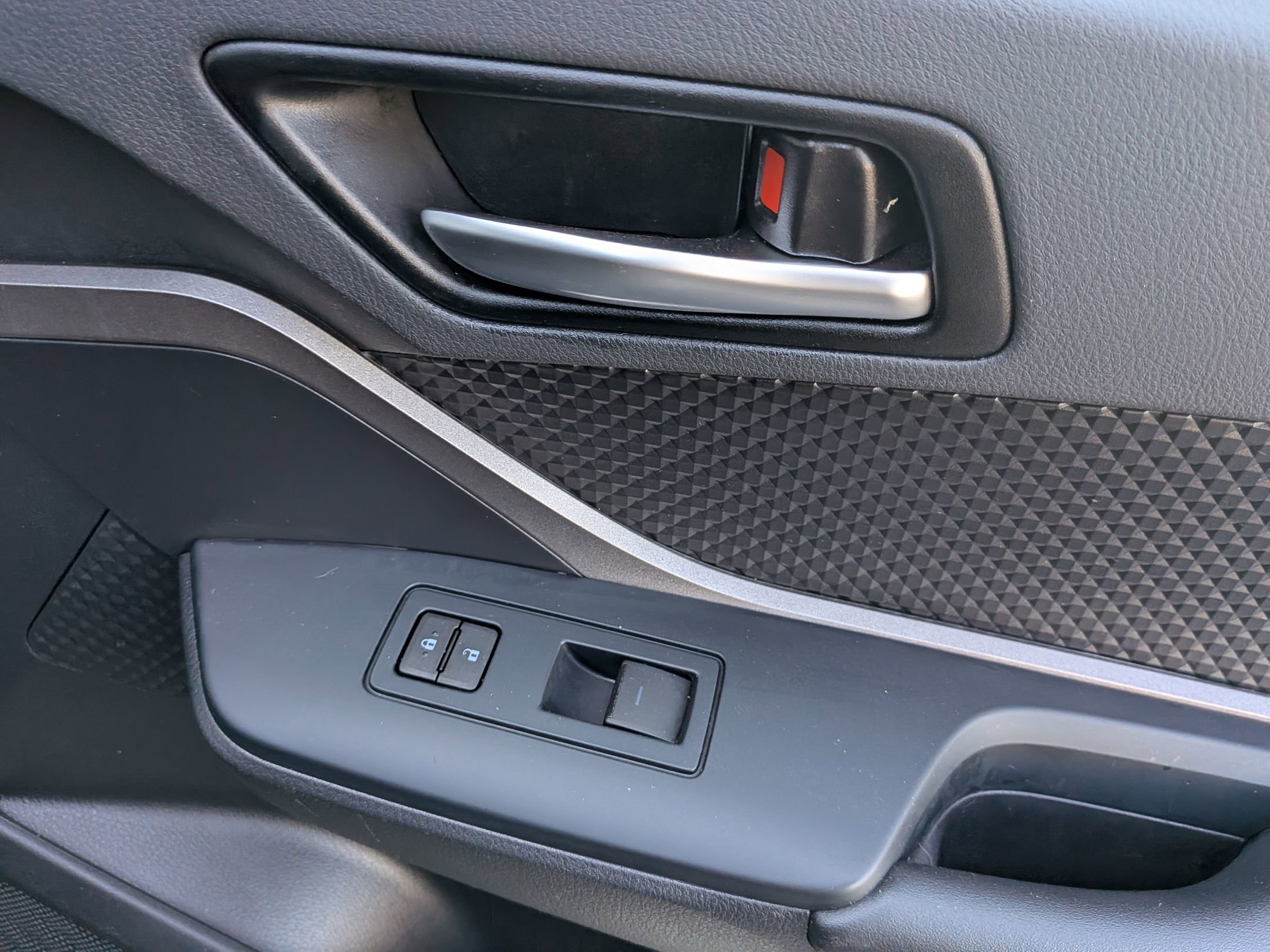 2021 Toyota C-HR LE photo 28