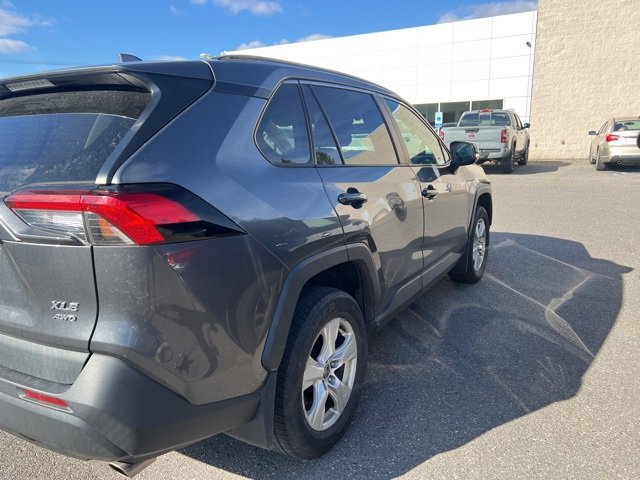 2021 Toyota RAV4 XLE photo 2