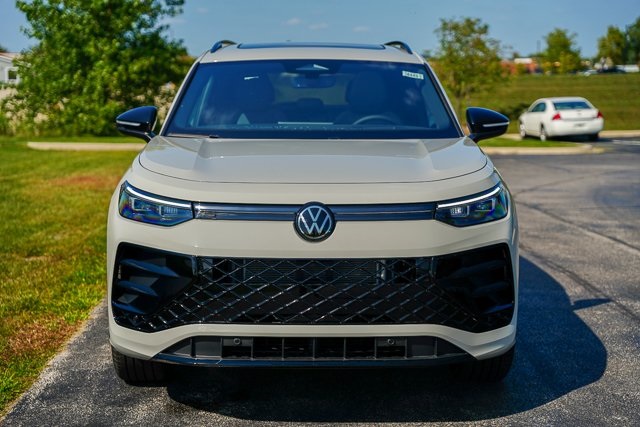 2025 Volkswagen Tiguan SE R-Line Black photo 4