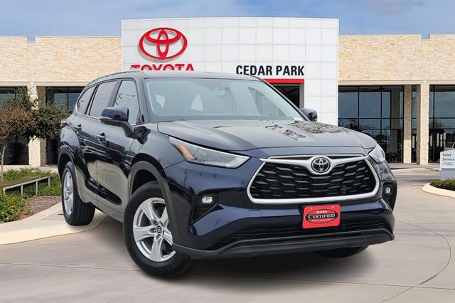 2025 Toyota Highlander LE's photo