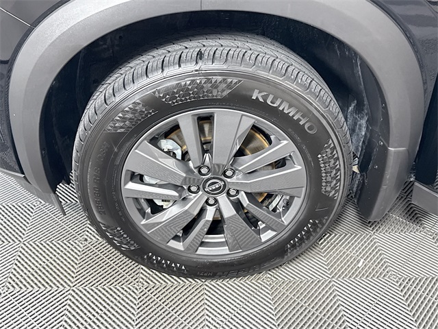 2025 Nissan Pathfinder SV photo 2