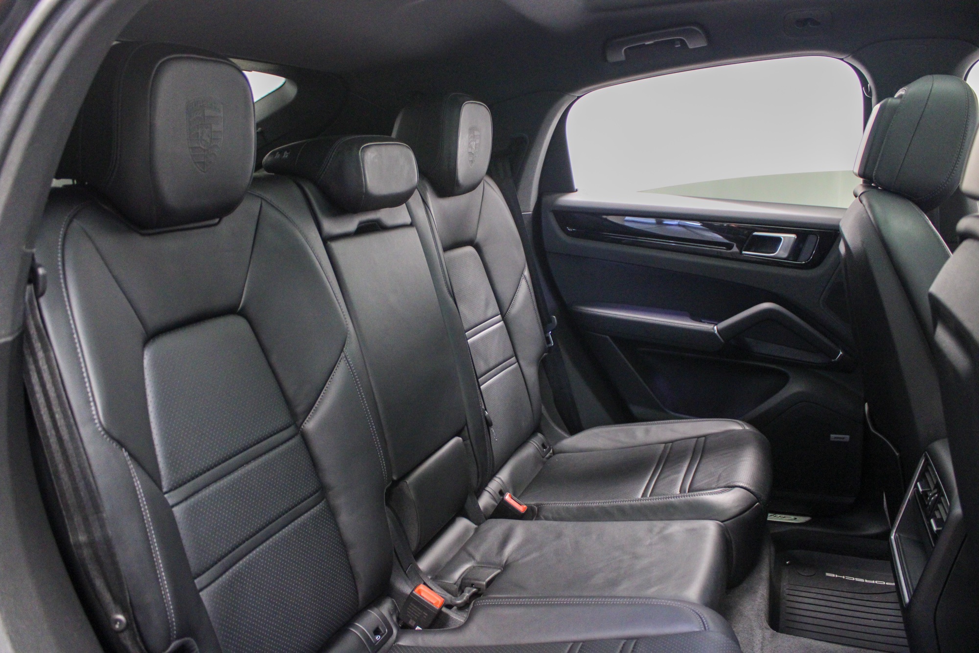 2022 Porsche Cayenne Coupe photo 26