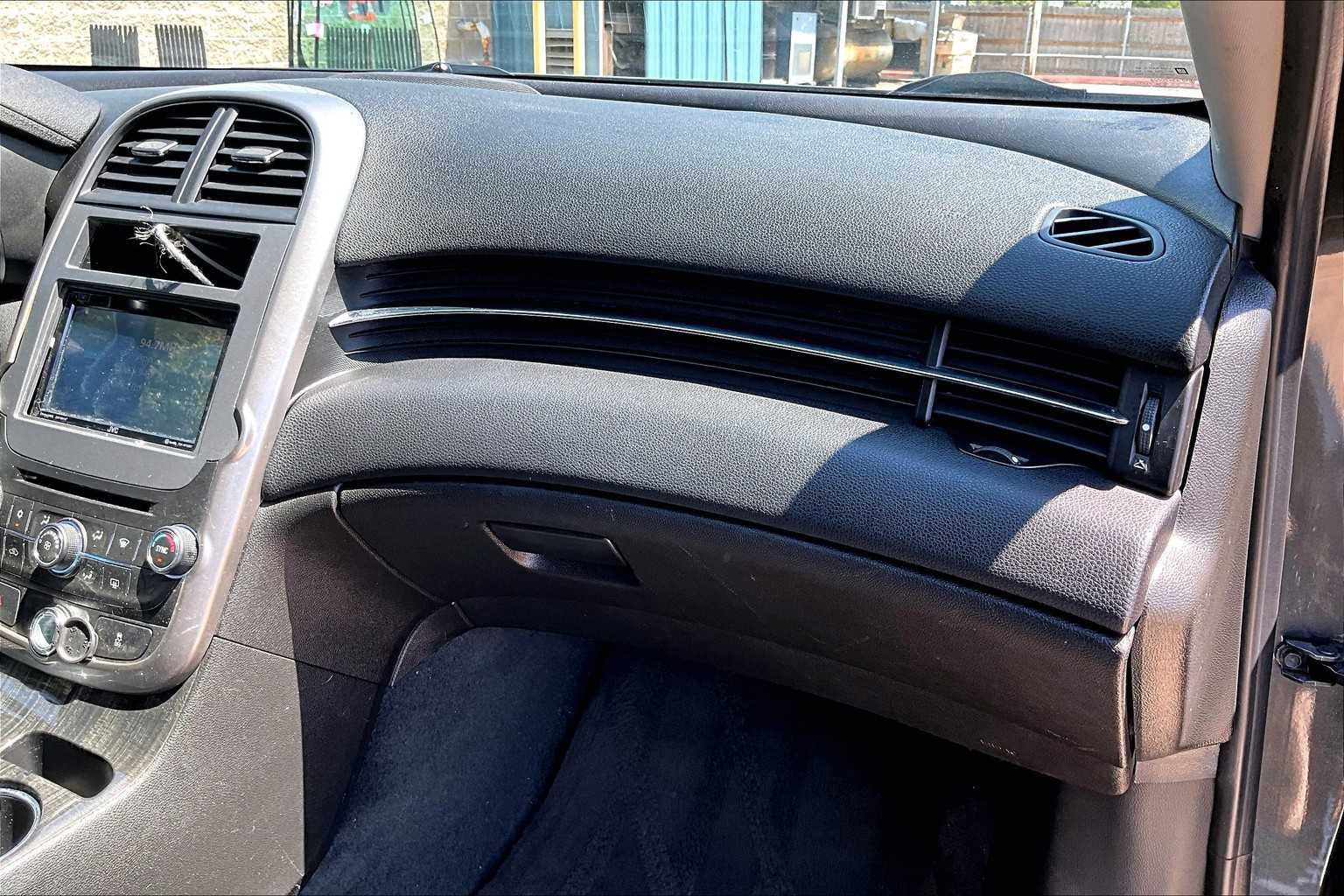 2015 Chevrolet Malibu 2LT photo 17
