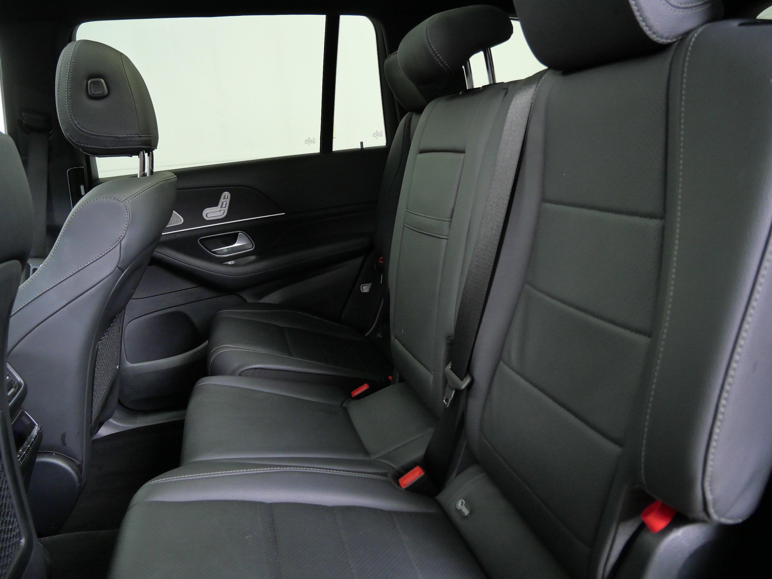 2025 Mercedes Benz GLS 450 4MATIC photo 16