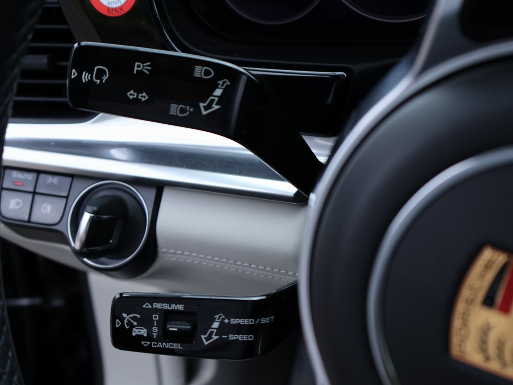 2018 Porsche Panamera Base 4 photo 30