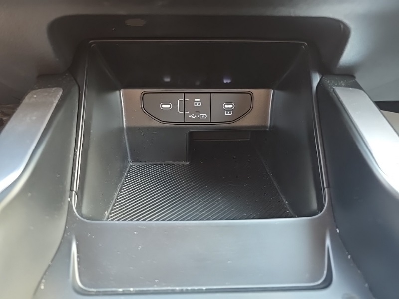 2025 Kia Sorento LX photo 17