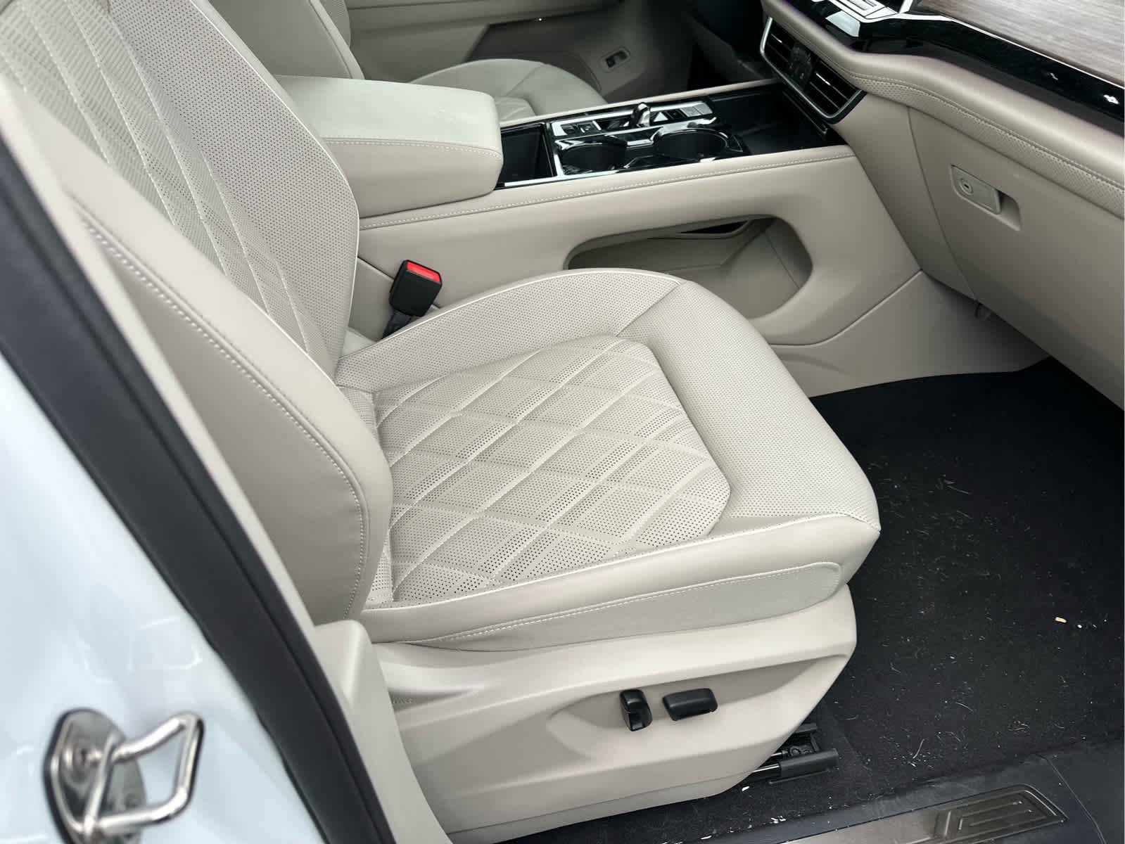 2024 Volkswagen Atlas SEL Premium R-Line photo 4