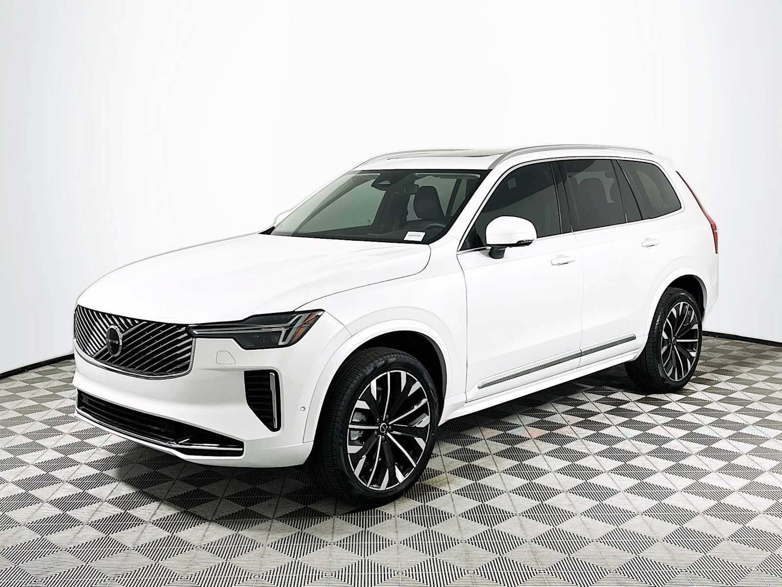 2025 Volvo XC90 AWD Plus photo 3