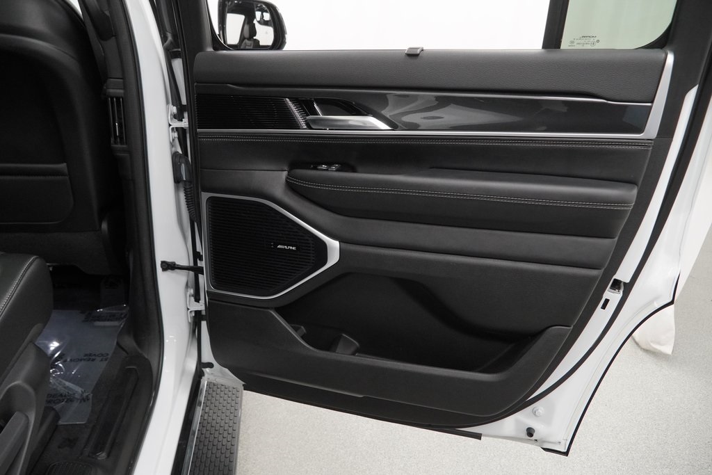 2023 Jeep Wagoneer Base photo 33