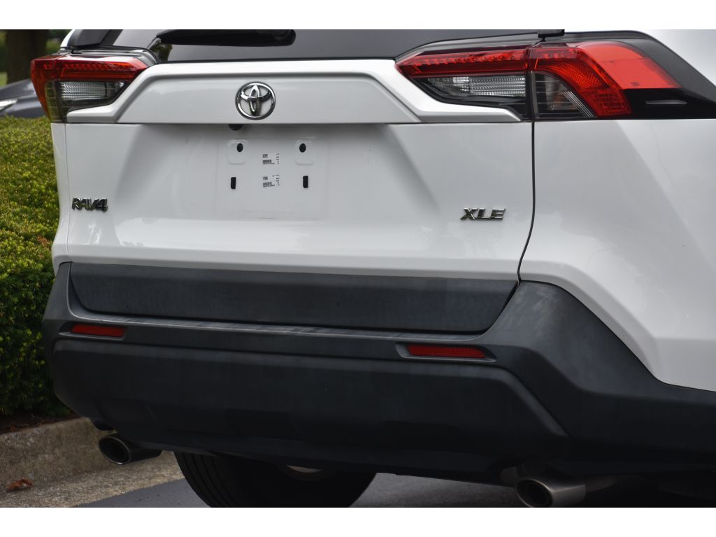 2020 Toyota RAV4 XLE photo 27