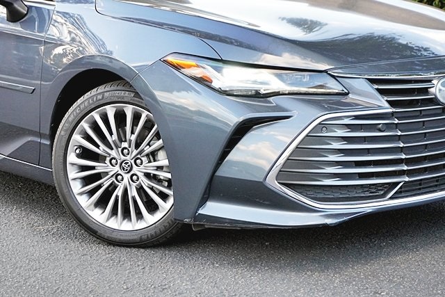 Used 2019 Gray Toyota XLE image 3