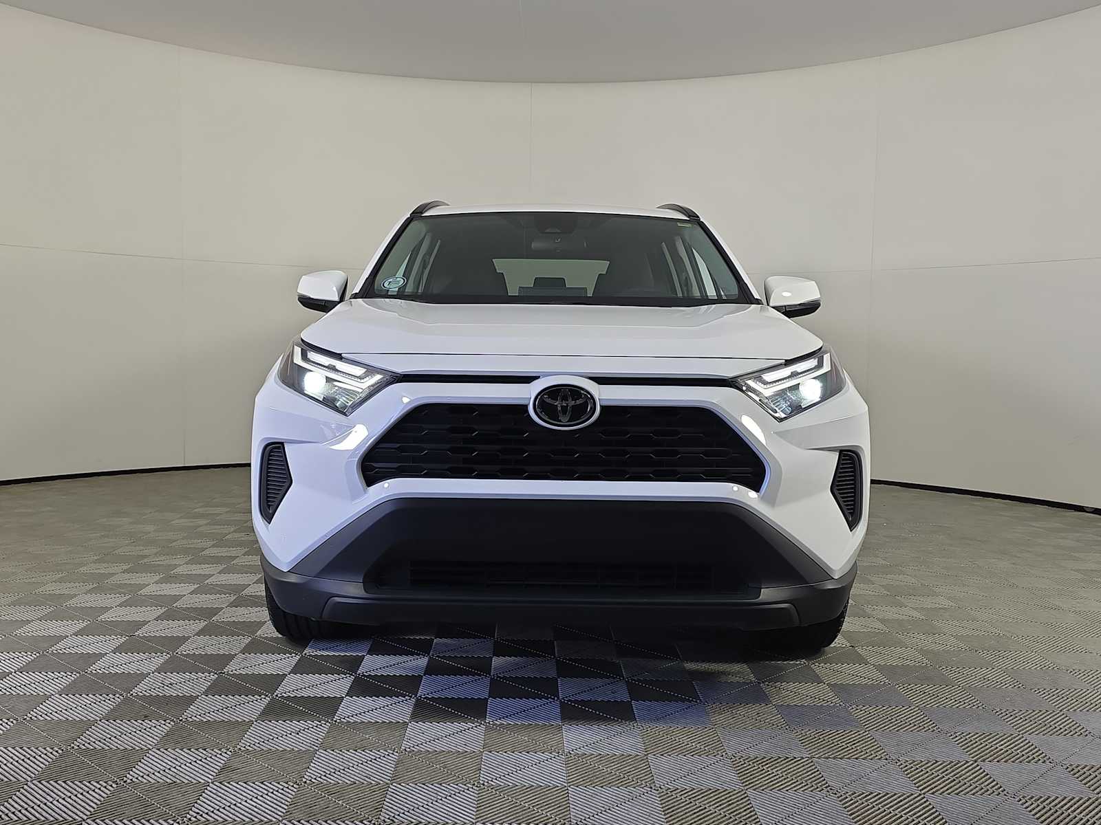 2024 Toyota RAV4 XLE photo 2