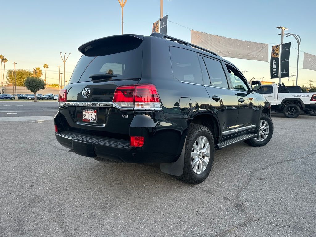 2019 Toyota Land Cruiser Base photo 4