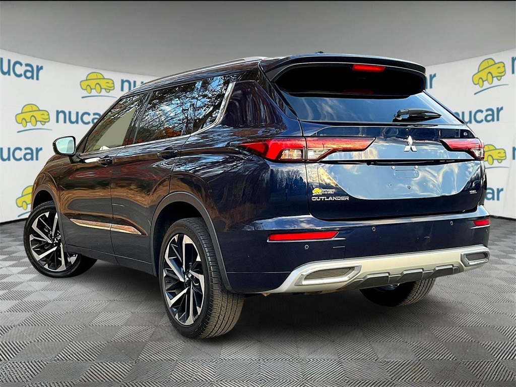 2022 Mitsubishi Outlander SEL photo 3